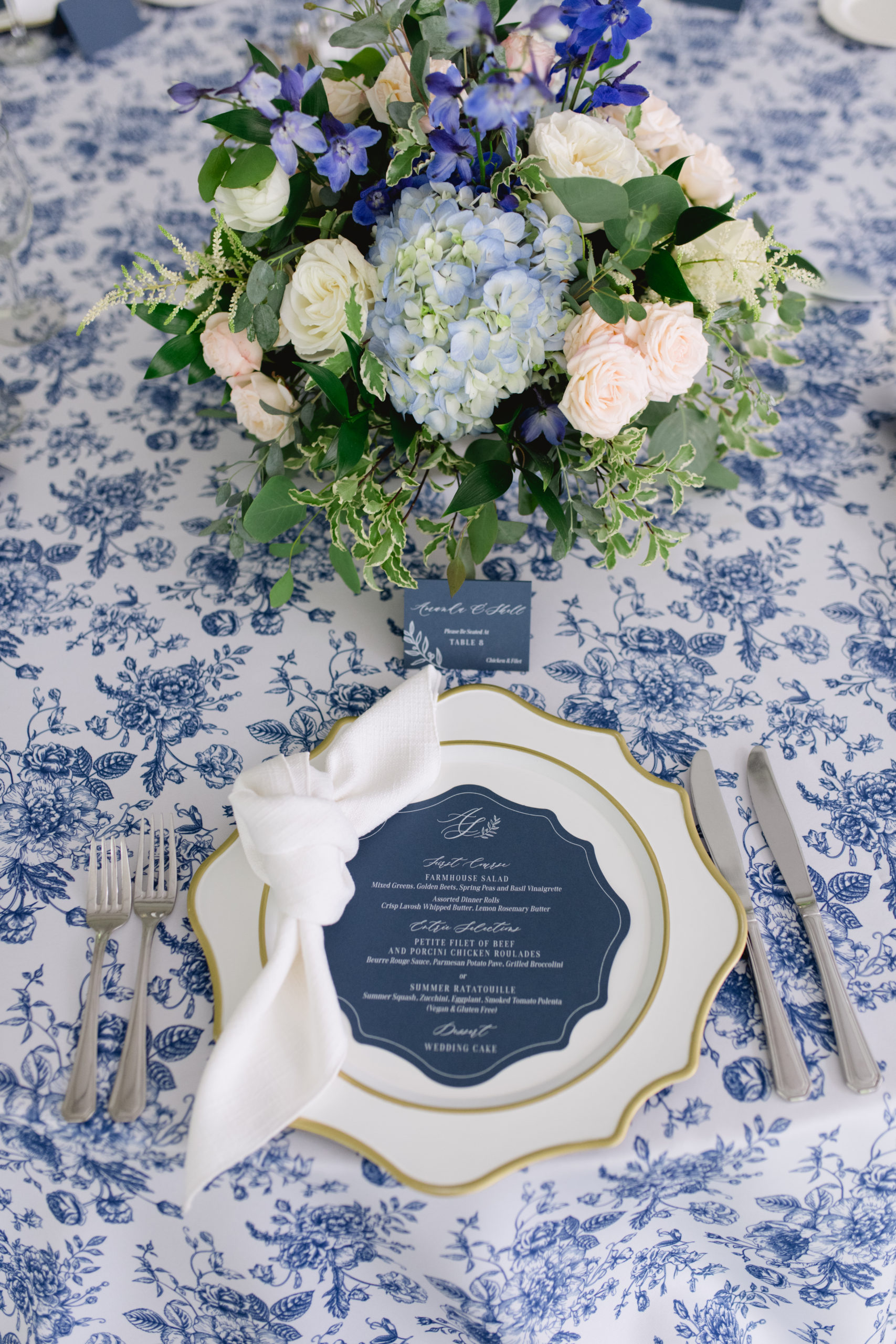 blue and white wedding table settings